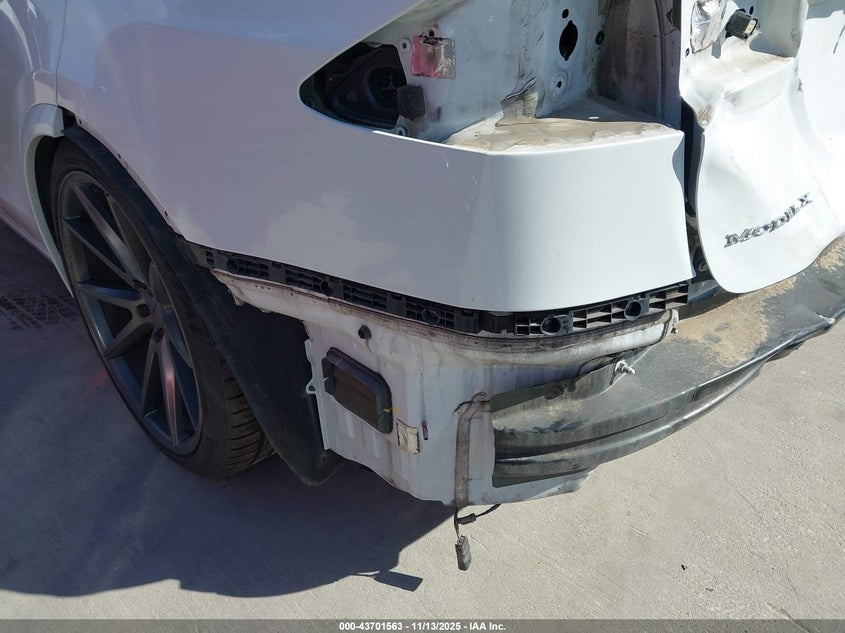 2016 Tesla Model X 60D/70D/75D/90D VIN: 5YJXCAE21GF002129 Lot: 43701563