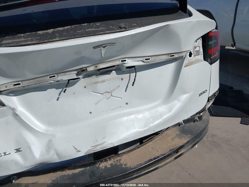 2016 Tesla Model X 60D/70D/75D/90D VIN: 5YJXCAE21GF002129 Lot: 43701563