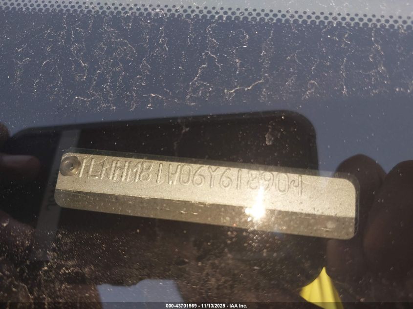 2006 Lincoln Town Car Signature VIN: 1LNHM81W06Y618904 Lot: 43701569