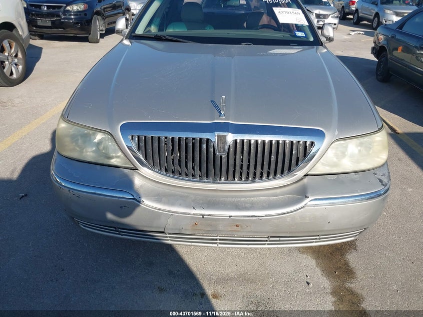 2006 Lincoln Town Car Signature VIN: 1LNHM81W06Y618904 Lot: 43701569