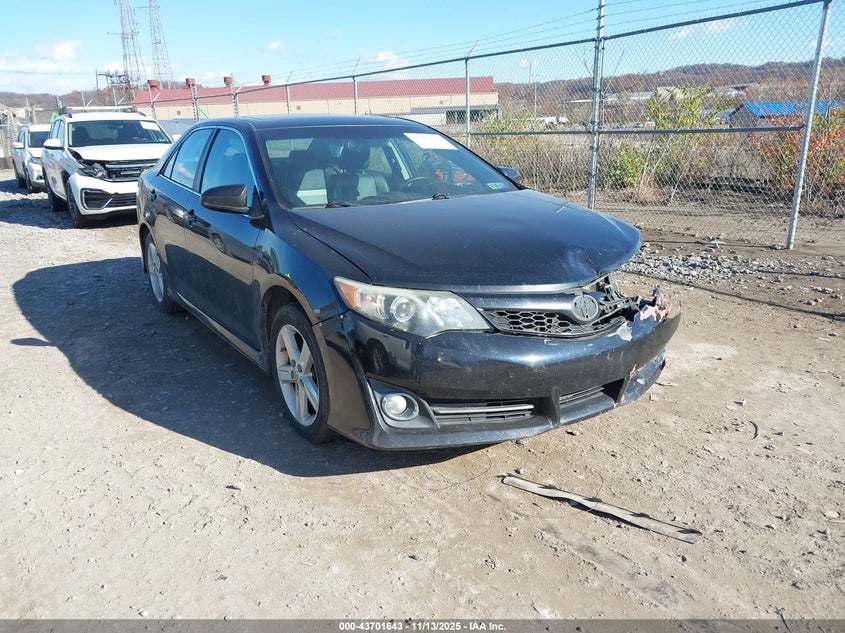 TOYOTA CAMRY SE