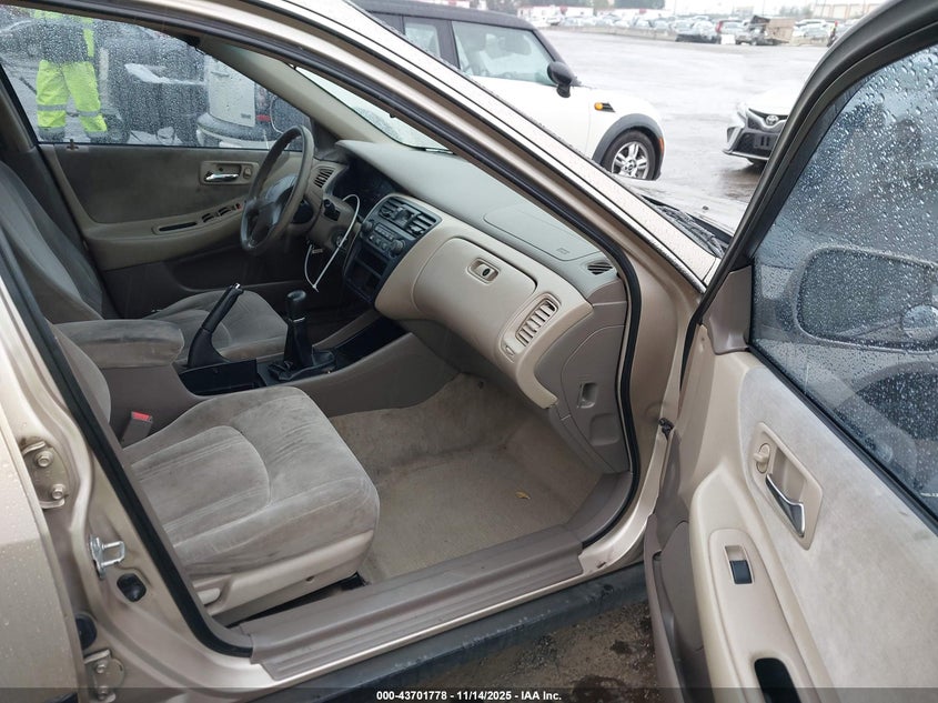 1HGCG6553YA050947 2000 HONDA ACCORD photo no. 5