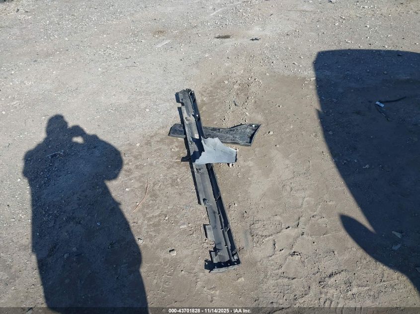 2021 Volvo Xc40 T5 R-Design VIN: YV4162UM3M2579729 Lot: 43701828