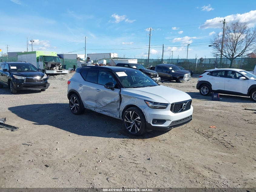 YV4162UM3M2579729 2021 Volvo Xc40 T5 R-Design auction photo 1