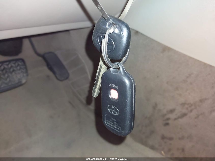 2002 Toyota Avalon Xls VIN: 4T1BF28B92U256007 Lot: 43701890