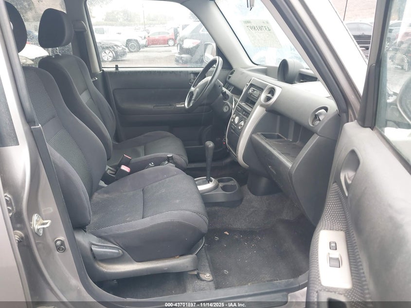 JTLKT324450182542 2005 SCION XB photo no. 5