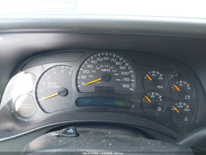 2005 Chevrolet Suburban 1500 Lt VIN: 3GNEC16Z95G108233 Lot: 43701983
