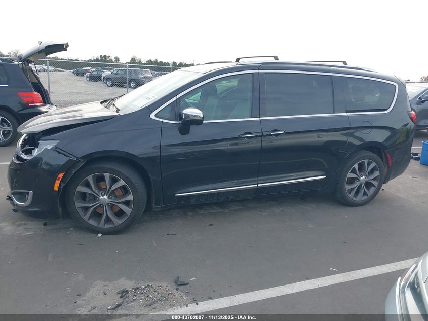 2017 Chrysler Pacifica Limited VIN: 2C4RC1GG7HR544729 Lot: 43702007