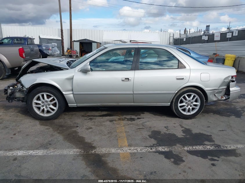 2000 Toyota Camry Xle V6 VIN: 4T1BF28K4YU104659 Lot: 43702015