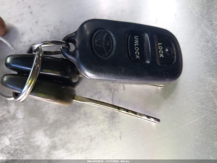 2000 Toyota Camry Xle V6 VIN: 4T1BF28K4YU104659 Lot: 43702015