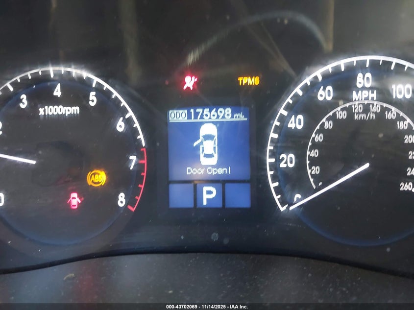 2009 Hyundai Genesis 3.8 VIN: KMHGC46E69U046594 Lot: 43702069