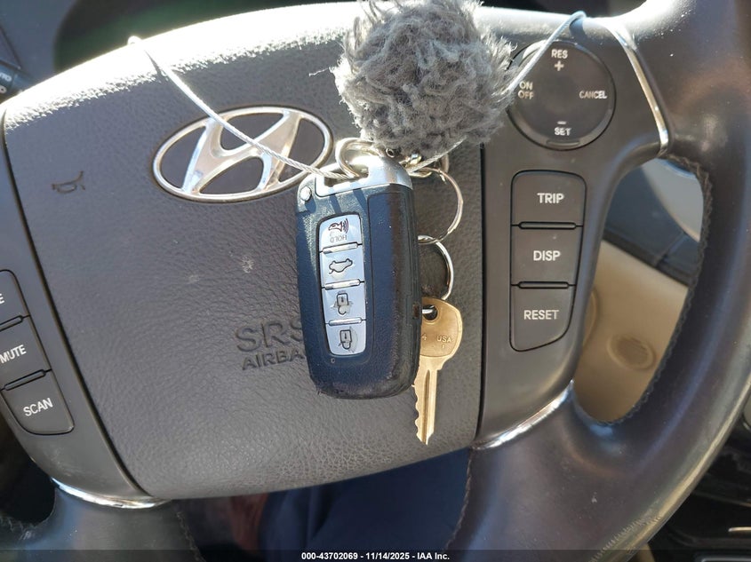 2009 Hyundai Genesis 3.8 VIN: KMHGC46E69U046594 Lot: 43702069