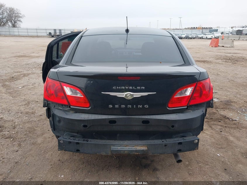 2010 Chrysler Sebring Limited VIN: 1C3CC5FB2AN152607 Lot: 43702095