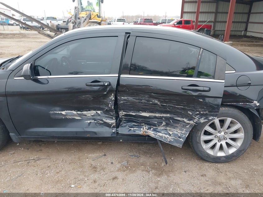 2010 Chrysler Sebring Limited VIN: 1C3CC5FB2AN152607 Lot: 43702095