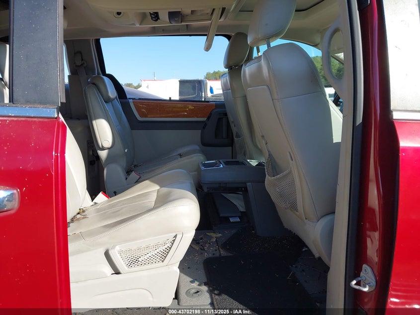 2010 Chrysler Town & Country Limited VIN: 2A4RR6DX5AR206956 Lot: 43702198