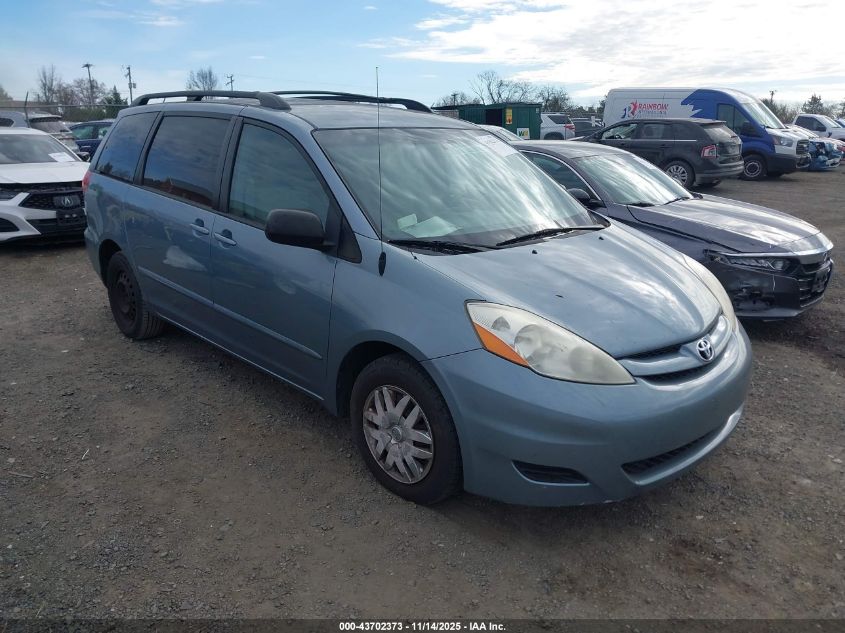 TOYOTA SIENNA LE