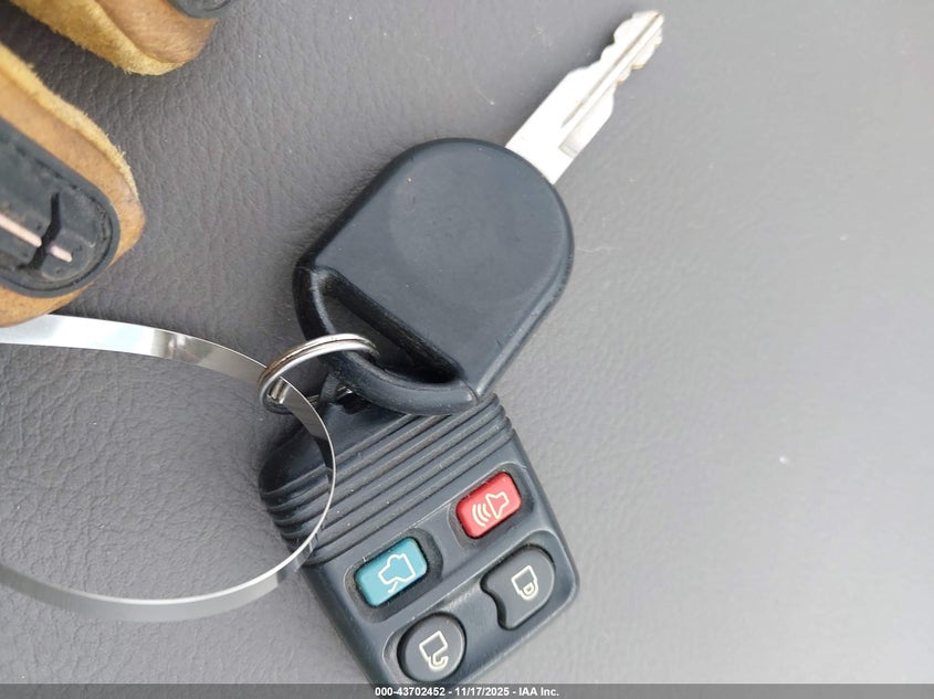 2004 Lincoln Navigator VIN: 5LMFU28RX4LJ43628 Lot: 43702452