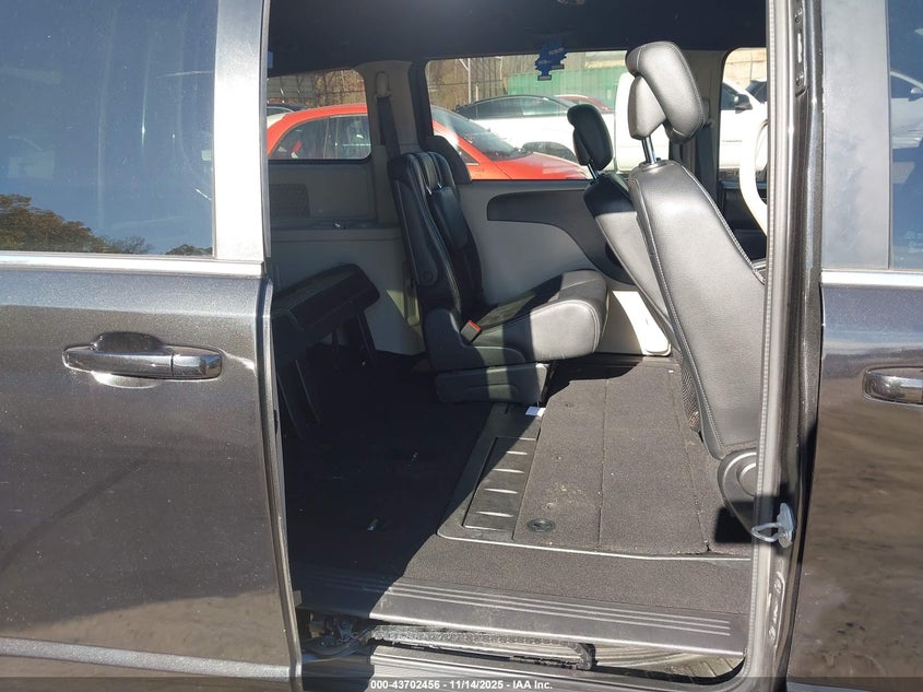 2019 Dodge Grand Caravan Sxt VIN: 2C4RDGCG5KR749463 Lot: 43702456