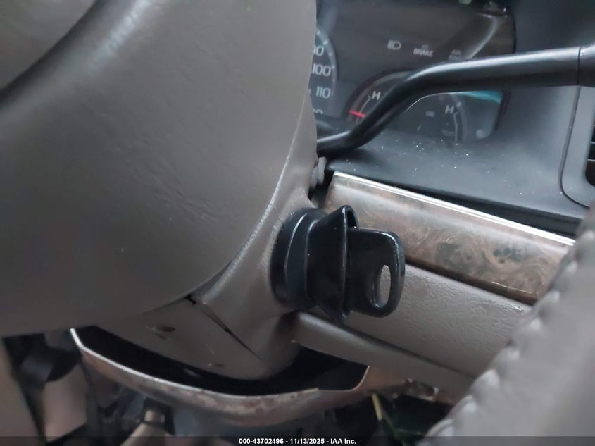 2000 Ford Crown Victoria Lx VIN: 2FAFP74W9YX100422 Lot: 43702496