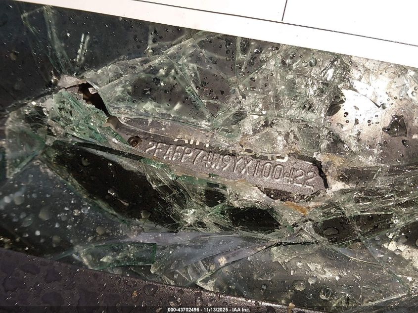 2000 Ford Crown Victoria Lx VIN: 2FAFP74W9YX100422 Lot: 43702496