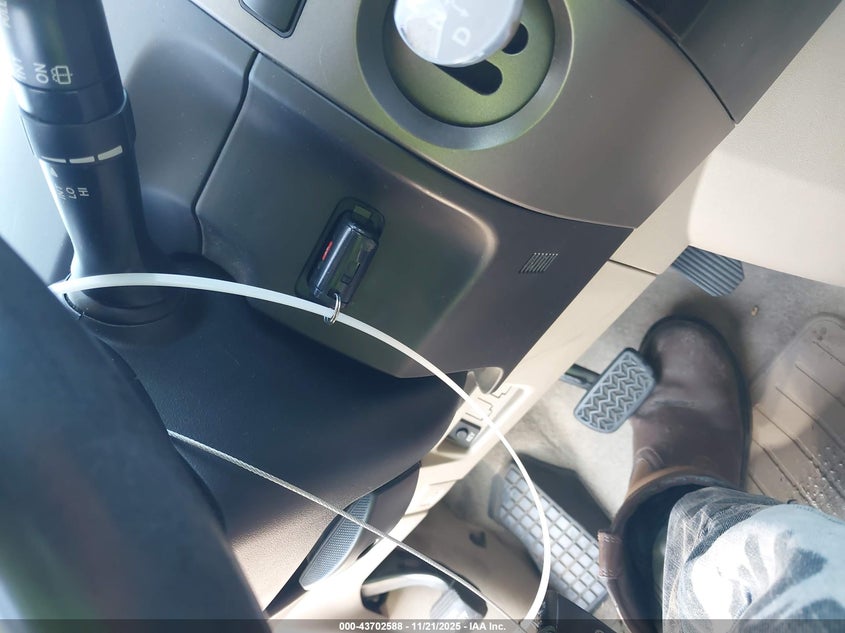 2004 Toyota Prius VIN: JTDKB20U840098153 Lot: 43702588