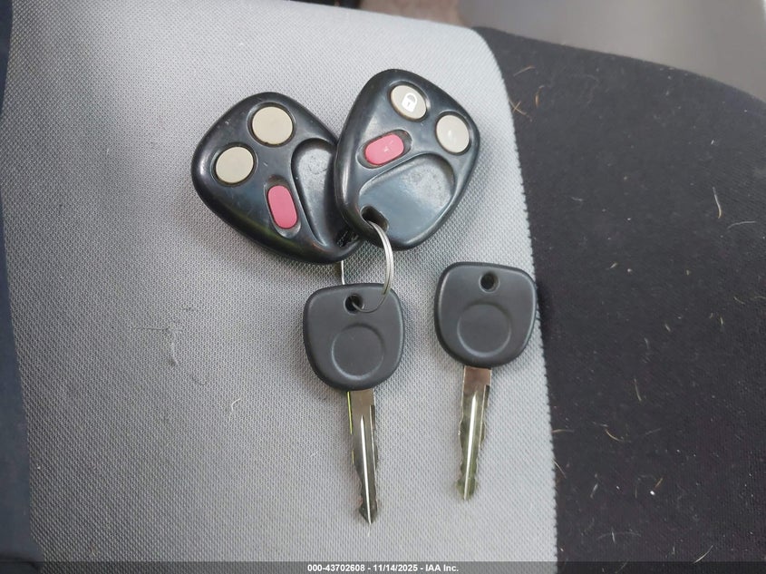 2005 GMC Envoy Sle VIN: 1GKDT13S852369880 Lot: 43702608