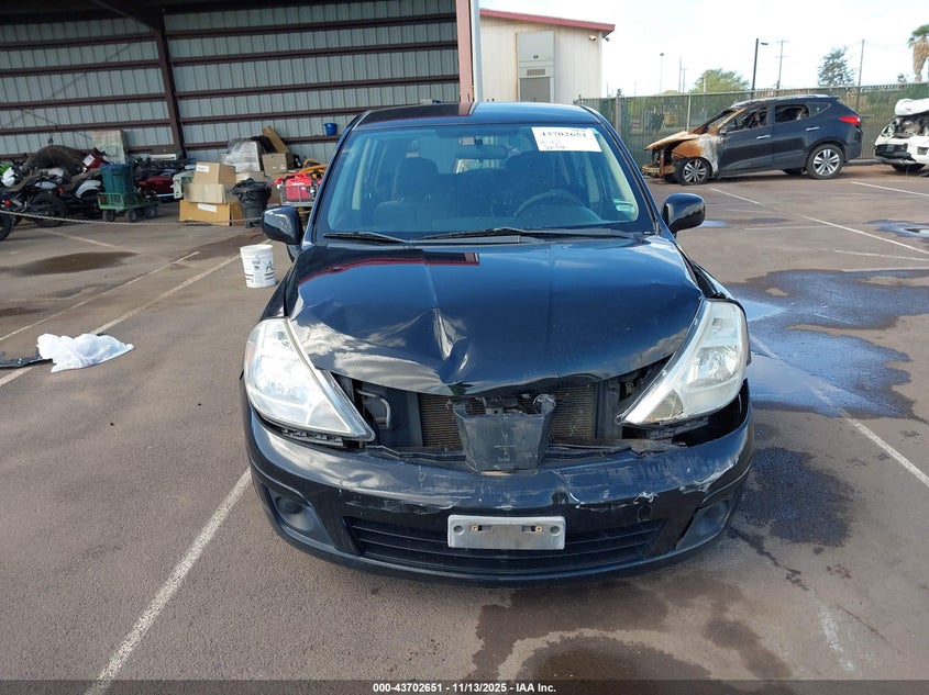 2009 Nissan Versa 1.8S VIN: 3N1BC13E29L446845 Lot: 43702651