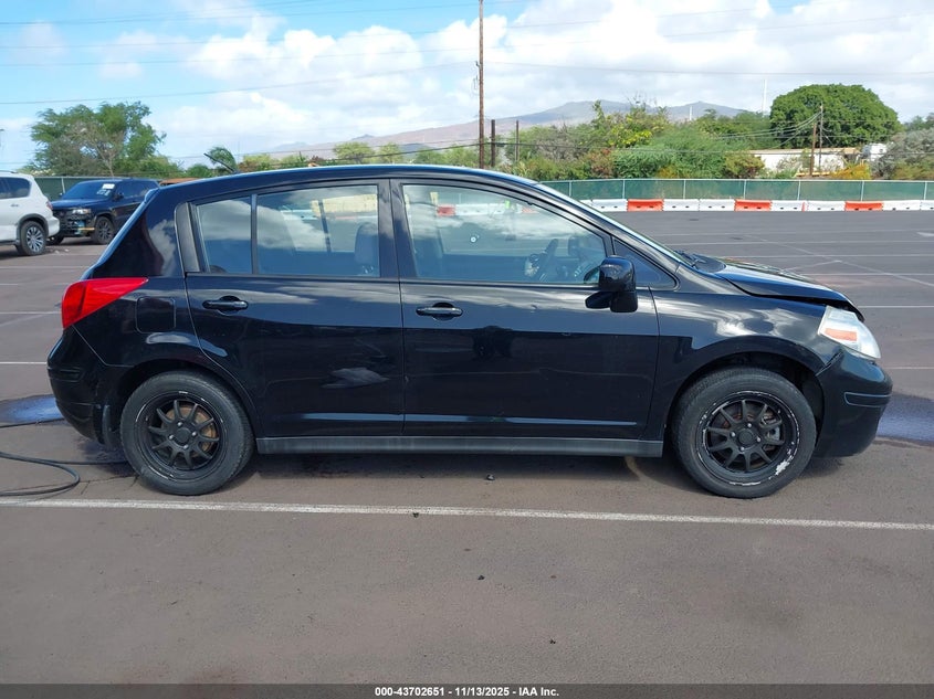 2009 Nissan Versa 1.8S VIN: 3N1BC13E29L446845 Lot: 43702651