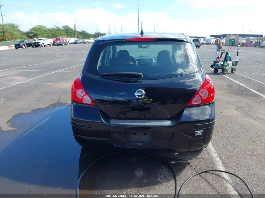 2009 Nissan Versa 1.8S VIN: 3N1BC13E29L446845 Lot: 43702651