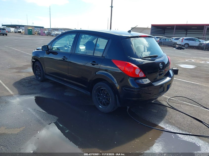 2009 Nissan Versa 1.8S VIN: 3N1BC13E29L446845 Lot: 43702651