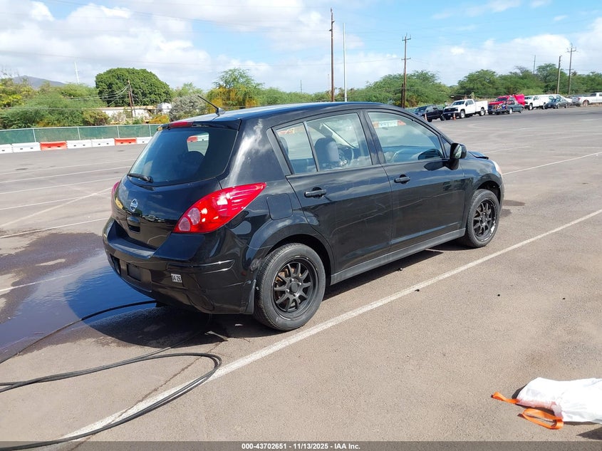 2009 Nissan Versa 1.8S VIN: 3N1BC13E29L446845 Lot: 43702651