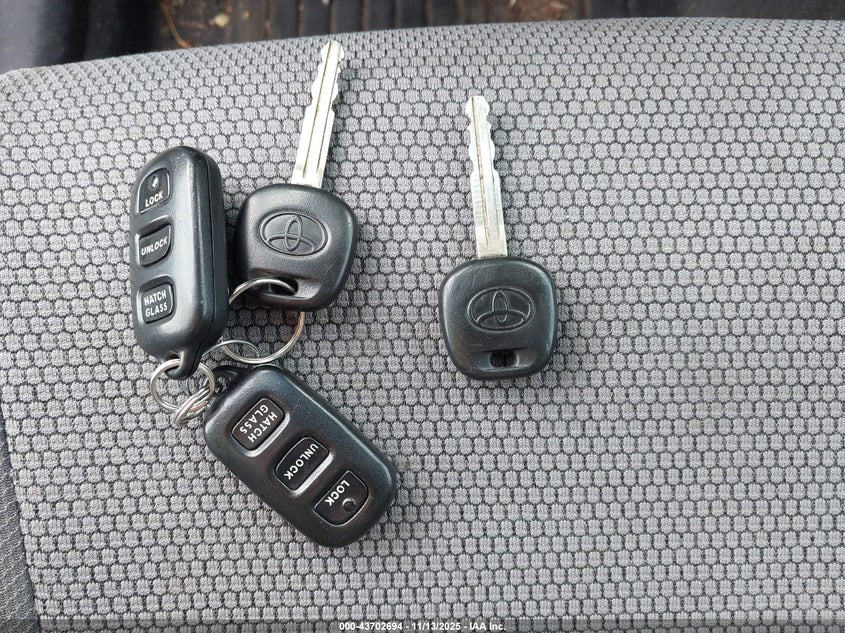 2006 Toyota Matrix Xr VIN: 2T1KR32E16C577742 Lot: 43702694