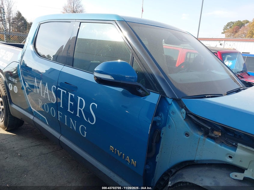 2023 Rivian R1T Adventure Quad Motor Large Pack VIN: 7FCTGAAA1PN017807 Lot: 43702705