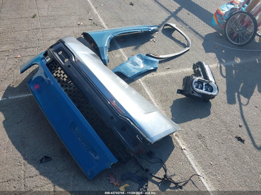 2023 Rivian R1T Adventure Quad Motor Large Pack VIN: 7FCTGAAA1PN017807 Lot: 43702705