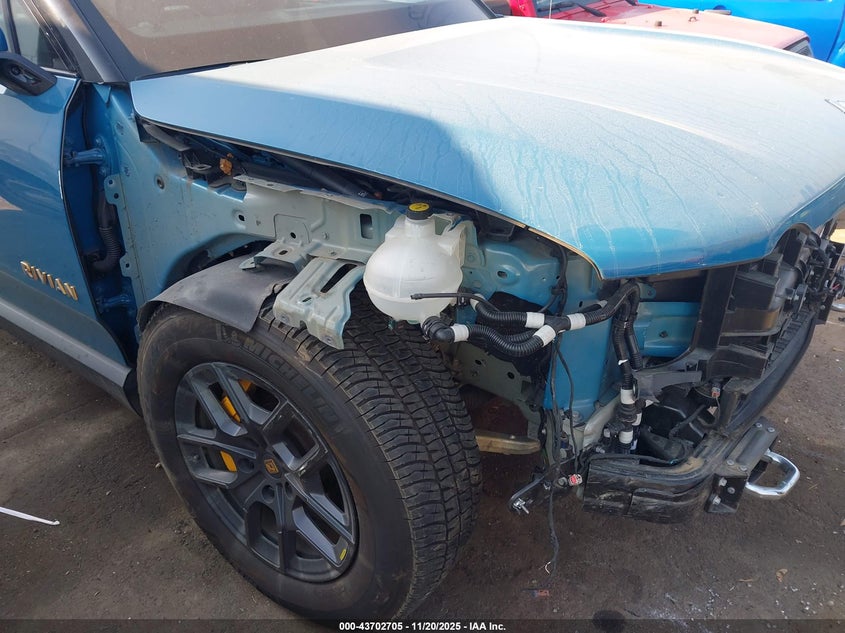 2023 Rivian R1T Adventure Quad Motor Large Pack VIN: 7FCTGAAA1PN017807 Lot: 43702705