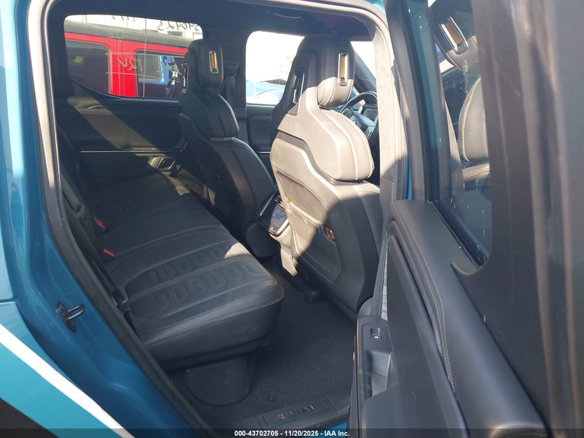 2023 Rivian R1T Adventure Quad Motor Large Pack VIN: 7FCTGAAA1PN017807 Lot: 43702705