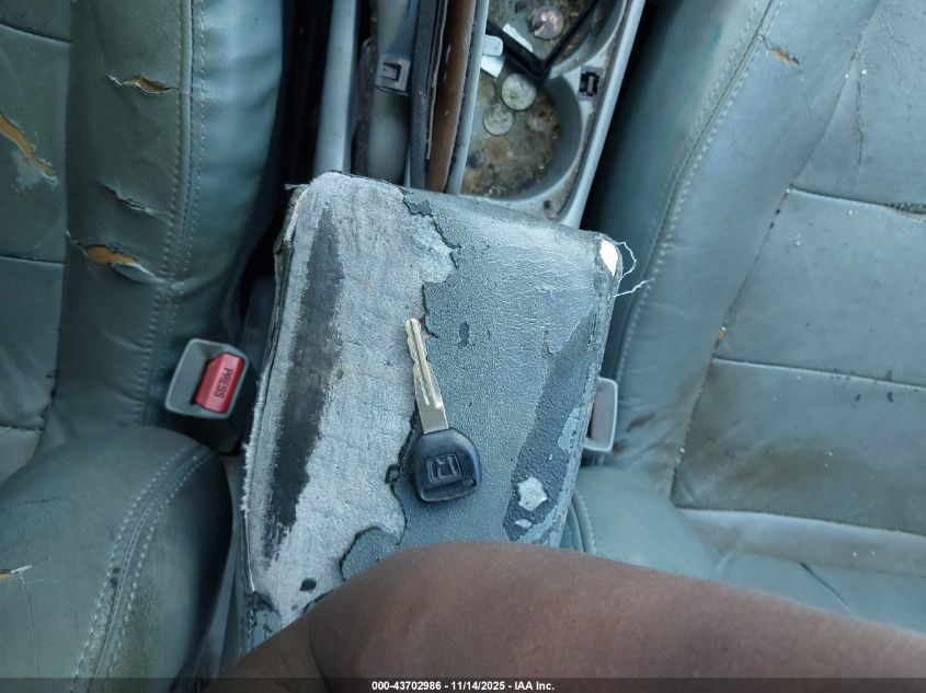 1997 Honda Accord Ex VIN: 1HGCD5550VA030881 Lot: 43702986