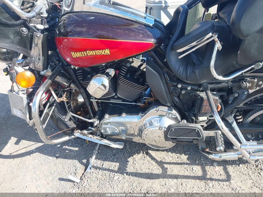 2010 Harley-Davidson Flhtcu VIN: 1HD1FC41XAB637019 Lot: 43702989