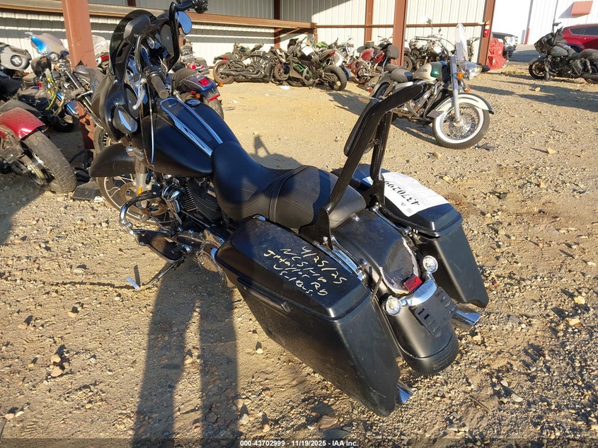 1HD1KRP16NB639334 2022 HARLEY-DAVIDSON STREET GLIDE photo no. 3