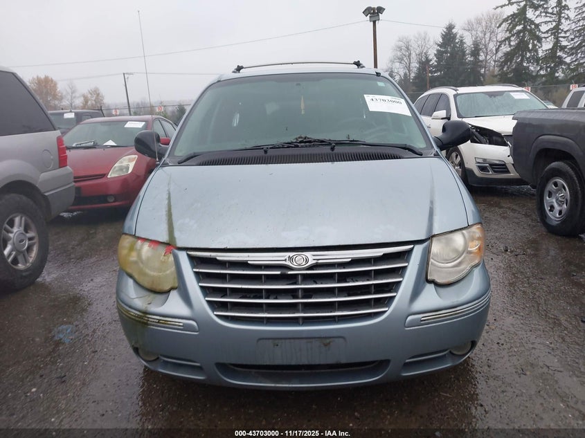 2005 Chrysler Town & Country Limited VIN: 2C8GP64L45R244313 Lot: 43703000