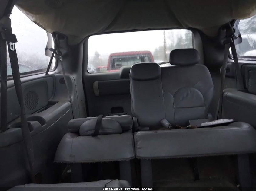 2005 Chrysler Town & Country Limited VIN: 2C8GP64L45R244313 Lot: 43703000