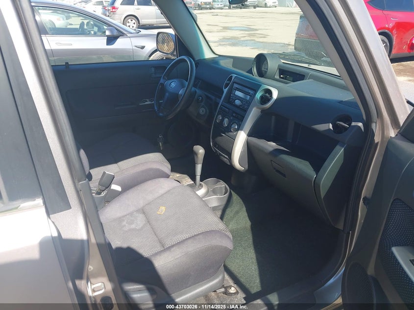 JTLKT324750212701 2005 SCION XB photo no. 5