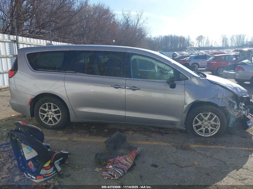 2017 Chrysler Pacifica Touring VIN: 2C4RC1DG5HR654148 Lot: 43703086