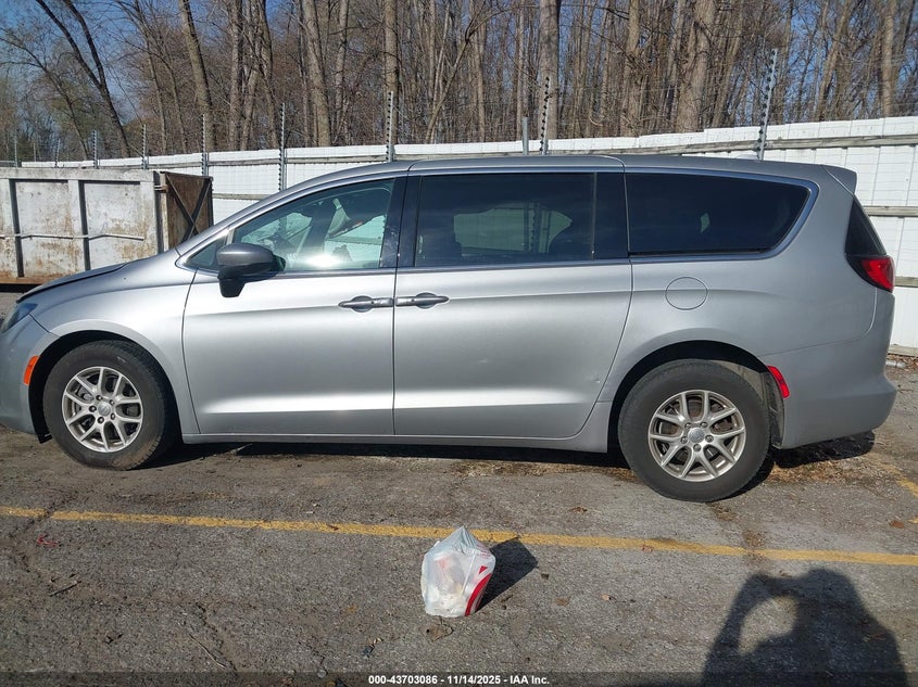 2017 Chrysler Pacifica Touring VIN: 2C4RC1DG5HR654148 Lot: 43703086