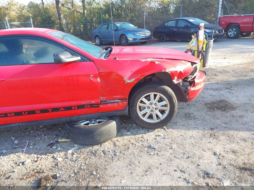 2006 Ford Mustang V6 VIN: 1ZVFT80N765135142 Lot: 43703175