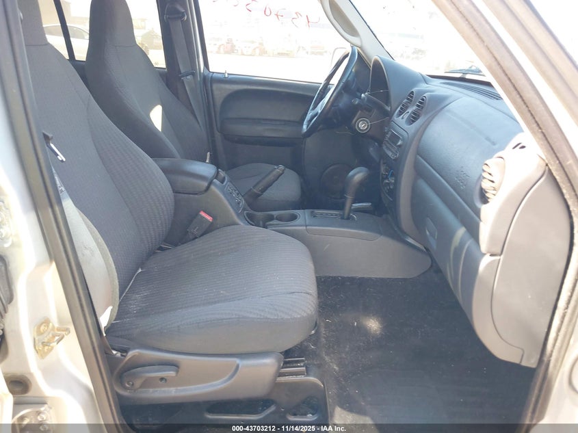 1J4GL48K63W597850 2003 JEEP LIBERTY (NORTH AMERICA) photo no. 5