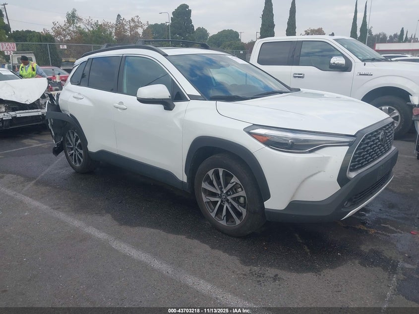 TOYOTA COROLLA CROSS XLE