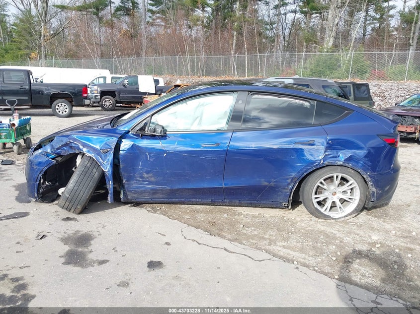 2023 Tesla Model Y Rwd VIN: 7SAYGDED9PF931970 Lot: 43703228