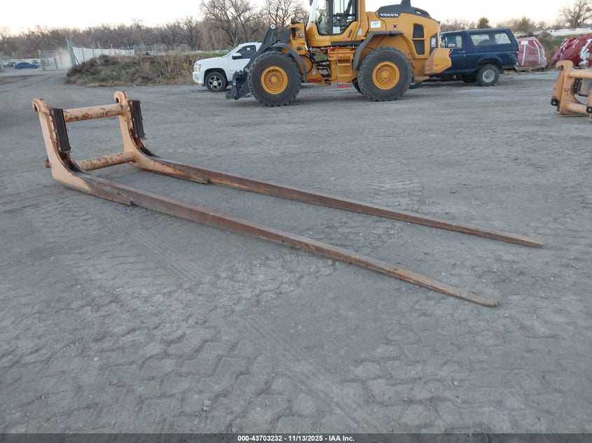 2000 * 14' LOADER FORKS