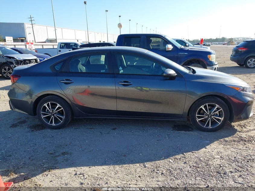 2024 Kia Forte Lxs VIN: 3KPF24AD5RE784063 Lot: 43703240